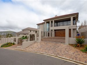 4 Bed House in Van Riebeeckshof