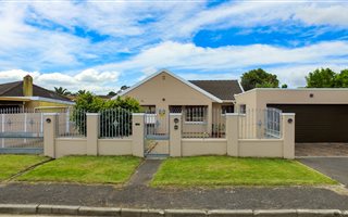 4 Bedroom House in Ottery