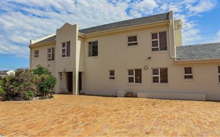 5 Bedroom House in Golden Mile