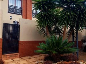 2 Bed Duplex in Mooikloof Equestrian Estate