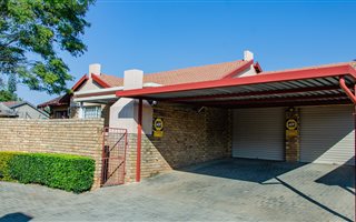 3 Bedroom House in Magalieskruin