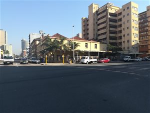 1165 m² Commercial space in Point