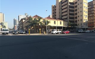 1165 m² Commercial space in Point