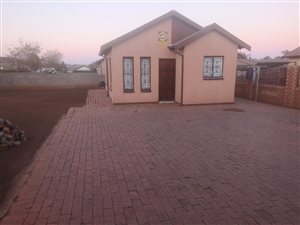 2 Bed House in Lotus Gardens