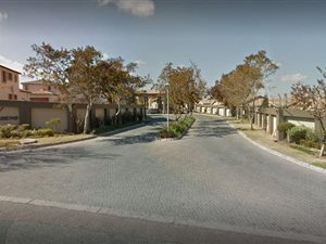 4 Bed House in Country View