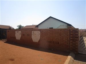 2 Bed Cluster in Protea Glen