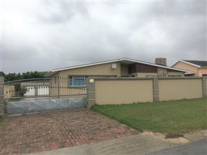 4 Bed House in Bluewater Bay