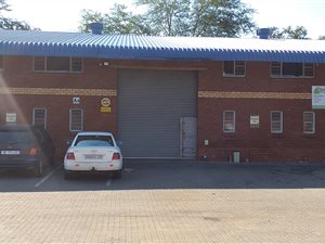 174 m² Industrial space in Hennopspark