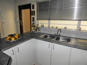 2 Bed Apartment in Wynberg