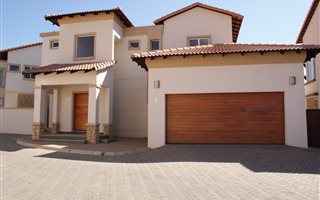 3 Bedroom Townhouse in Blue Valley Golf Estate