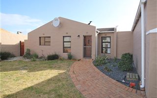 3 Bedroom House in Edgemead