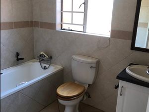 3 Bed Apartment in Moreleta Park