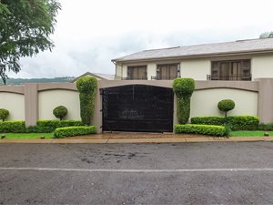 5 Bedroom House in Monument Park