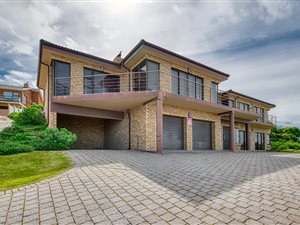 5 Bed House in Struisbaai