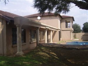 6 Bed House in Waldrift