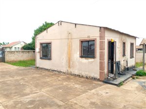 2 Bed House in Etwatwa