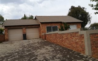 2 Bedroom Cluster in Kyalami Hills