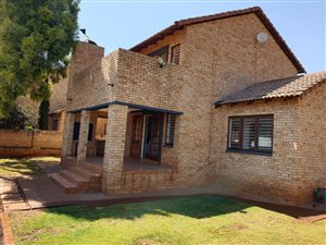 3 Bed Townhouse in Ruimsig
