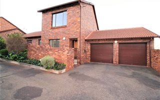 4 Bedroom Townhouse in Weltevreden Park