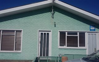 4 Bedroom House in Grassy Park
