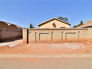 3 Bed House in Protea Glen