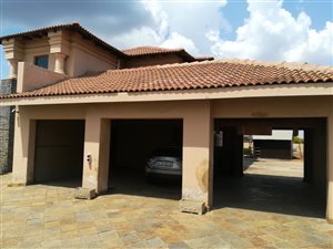 955 m² Commercial space in Aerorand
