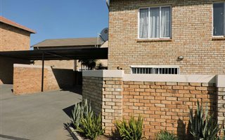 2 Bedroom Townhouse in Strubens Valley