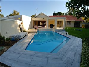 3 Bed House in Bryanston West