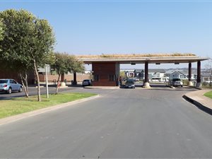 1300 m² Land available in Waterfall Country Estate