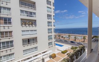 2 Bedroom Apartment in Mouille Point