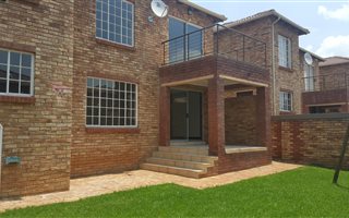 3 Bedroom Townhouse in Willowbrook