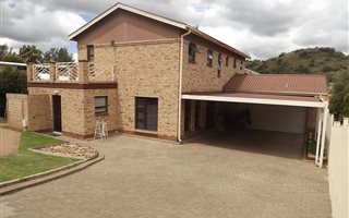 3 Bedroom Duet in Baysvalley