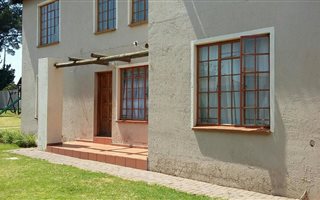 2 Bedroom Apartment in Roodepoort West