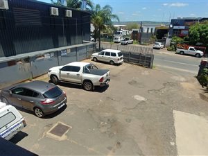 325 m² Industrial space in Springfield Park