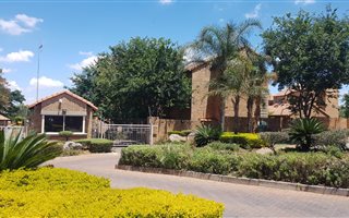 2 Bedroom Townhouse in Lyttelton Manor