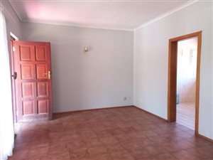 3 Bed House in Lombardy East