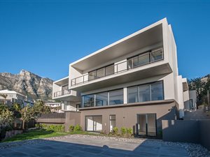 5 Bed House in Bakoven