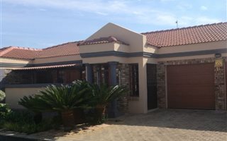 3 Bedroom Townhouse in Grimbeek Park