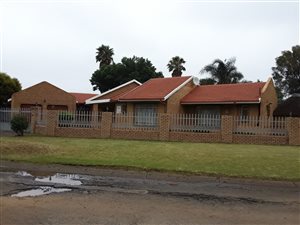 4 Bed House in Falcon Ridge