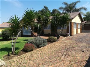 4 Bed House in Lambton Gardens