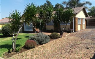 4 Bedroom House in Lambton Gardens