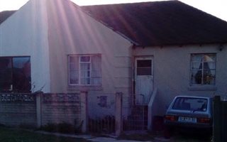 2 Bedroom House in Kensington