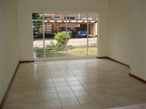 2 Bed Flat in Brackendowns