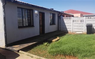 2 Bedroom House in Zola