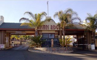 1140 m² Land available in Kosmos Ridge