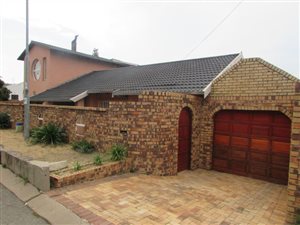 4 Bedroom House in Alexandra