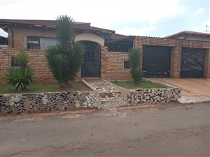 7 Bed House in Crosby