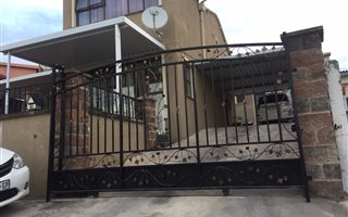 3 Bedroom House in Chatsworth Central