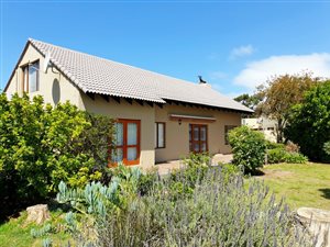 4 Bed House in Keurbooms River
