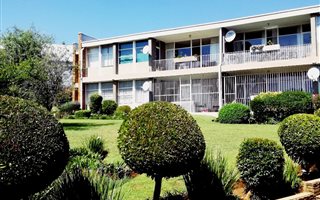 2 Bedroom Apartment in Monument